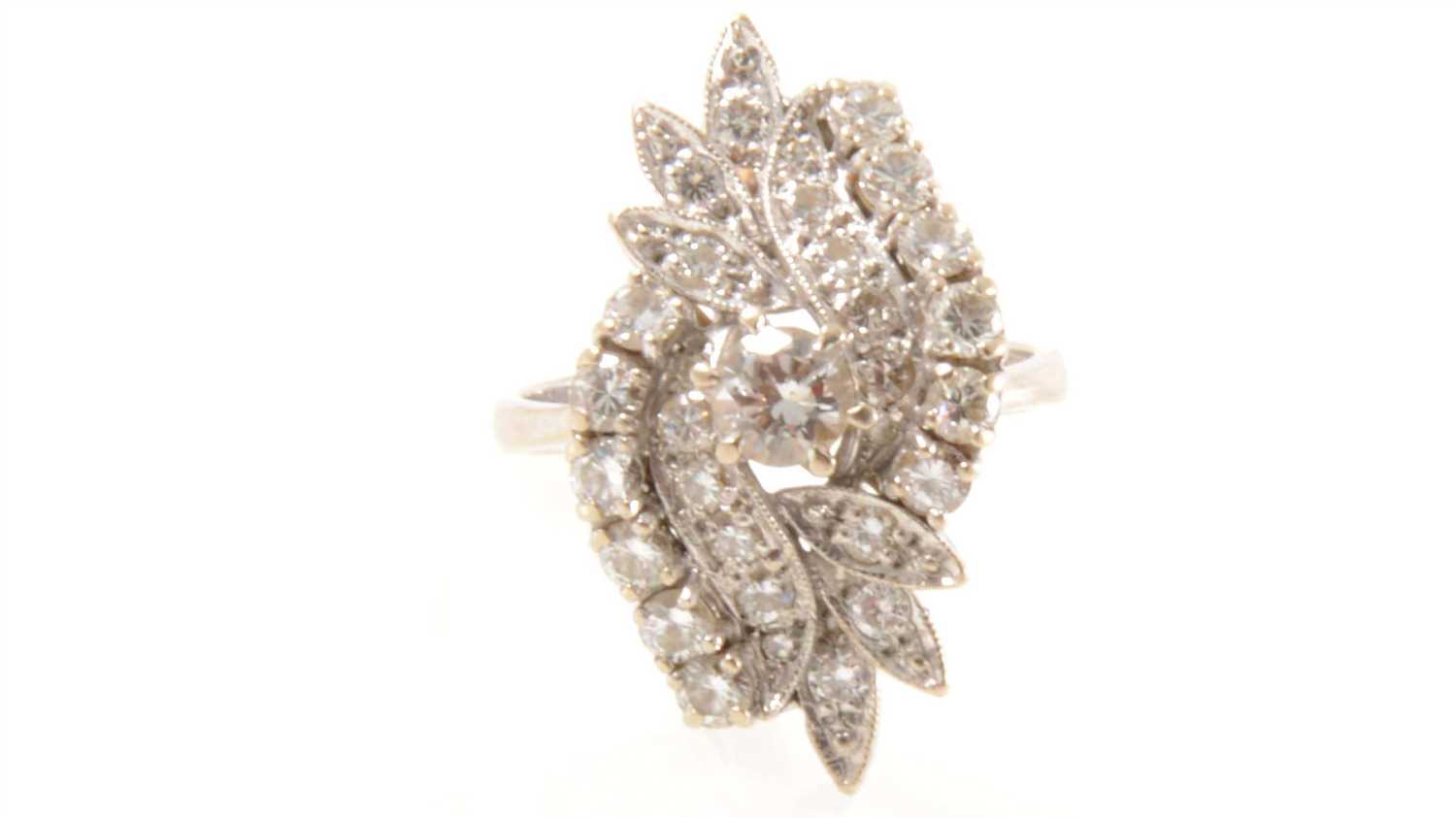 Lot 188 - A modern diamond cluster dress ring