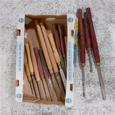 Lot 602 - 15 wood turning chisels.