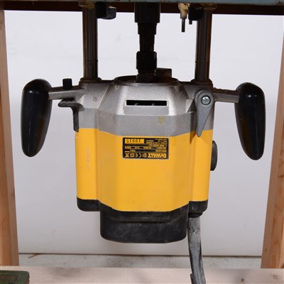 Lot 608 - Cast iron spindle/router table with heavy duty router.