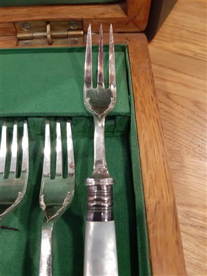 Lot 118 - Set of six silver plated dessert knives and forks, cased