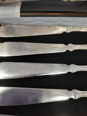 Lot 118 - Set of six silver plated dessert knives and forks, cased