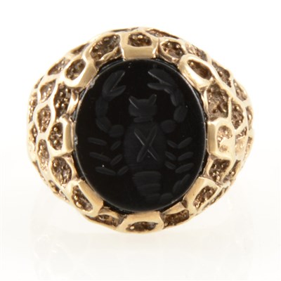 Lot 230 - A 9 carat yellow gold black onyx signet ring.