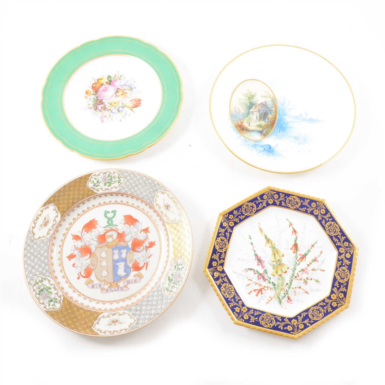 Lot 39 - A small collection of decorative plates.