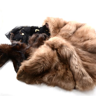 Lot 198 - Fourteen items of fur in a Globetrotter case