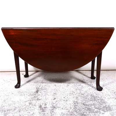 Lot 386 - Mahogany padfoot table