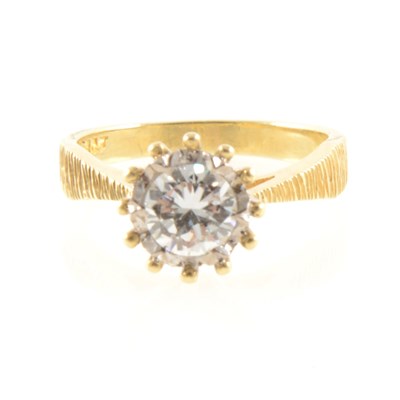 Lot 221 - A diamond solitaire ring.