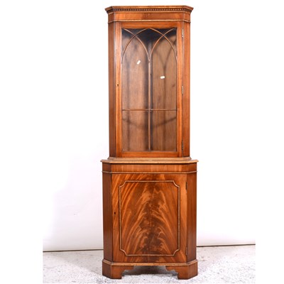 Lot 424 - Reproduction mahogany freestanding corner cupboard