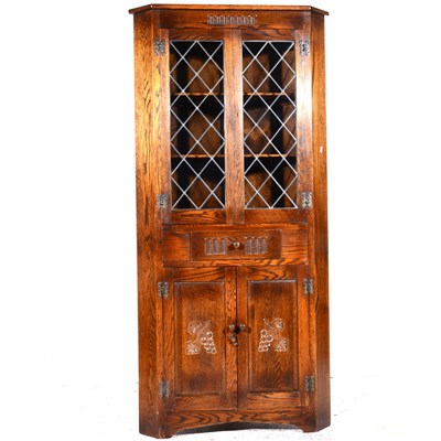 Lot 419 - Oak freestanding corner cabinet