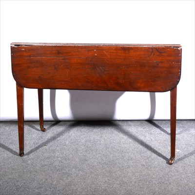 Lot 525 - A George III mahogany Pembroke table, ...