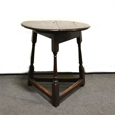 Lot 330 - A joined oak cricket table