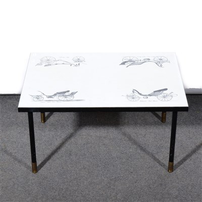 Lot 382 - A vintage coffee table