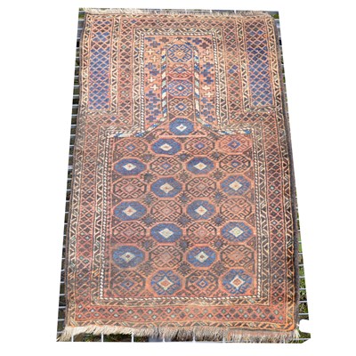 Lot 516 - A small Beluchi rug