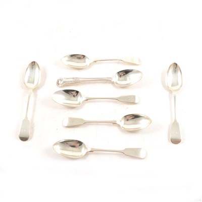 Lot 197 - A quantity of Georgian and later silver teaspoons, various makers, dates and patterns.