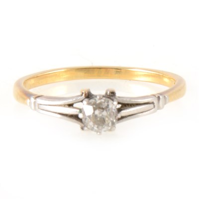 Lot 242 - A diamond solitaire ring.