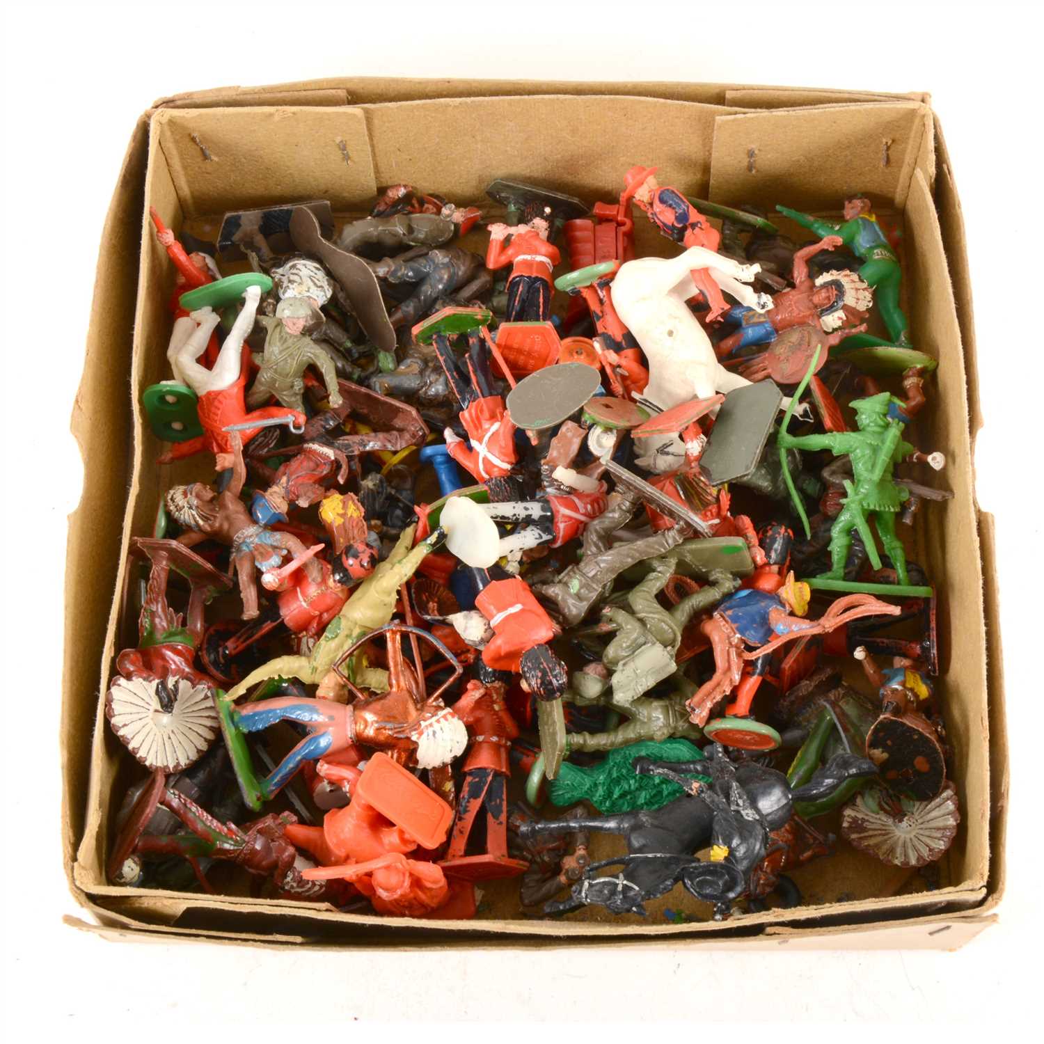 Lot 90 - Plastic and lead painted soldiers and figures, one tray.
