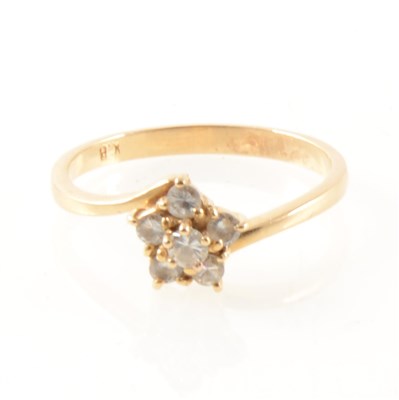 Lot 217 - A diamond cluster ring