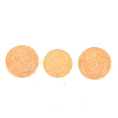 Lot 273 - George V half Sovereign 1912; Sovereign 1910; and Sovereign 1905.