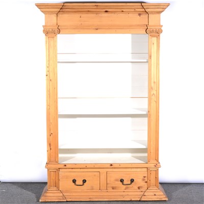 Lot 422 - A Contemporary pine open bookcase