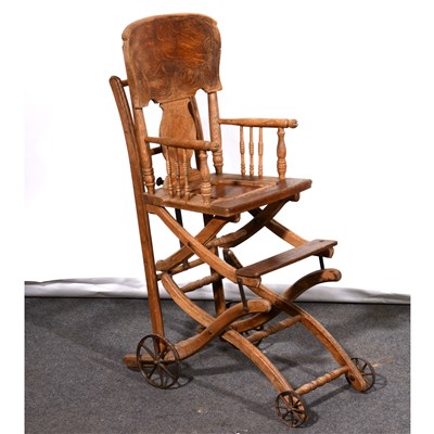 Lot 384 - An American pattern oak child's high-chair