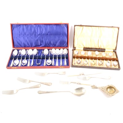 Lot 110 - An electroplated canteen of cutlery, Kings pattern, cased; ...
