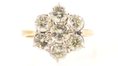 Lot 187 - A floral diamond cluster ring