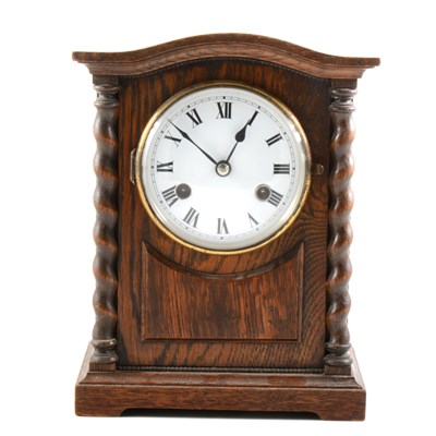 Lot 136 - An Edwardian oak mantel clock