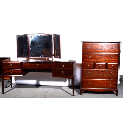 Lot 580 - A suite of Stag Minstrel bedroom furniture, ...