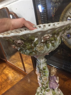 Lot 110 - German porcelain table centre