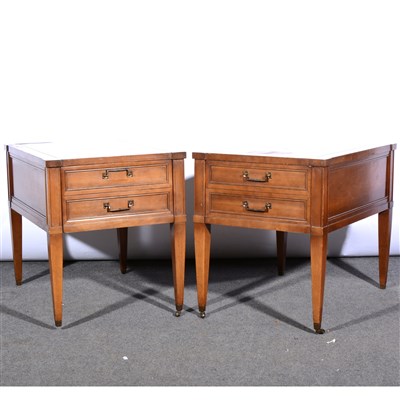 Lot 502 - A pair of reproduction stained wood lamp tables, ...