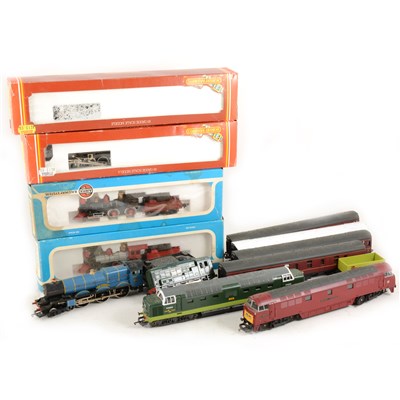 Lot 19 - 00 gauge model railways; a selection to include eight locomotives