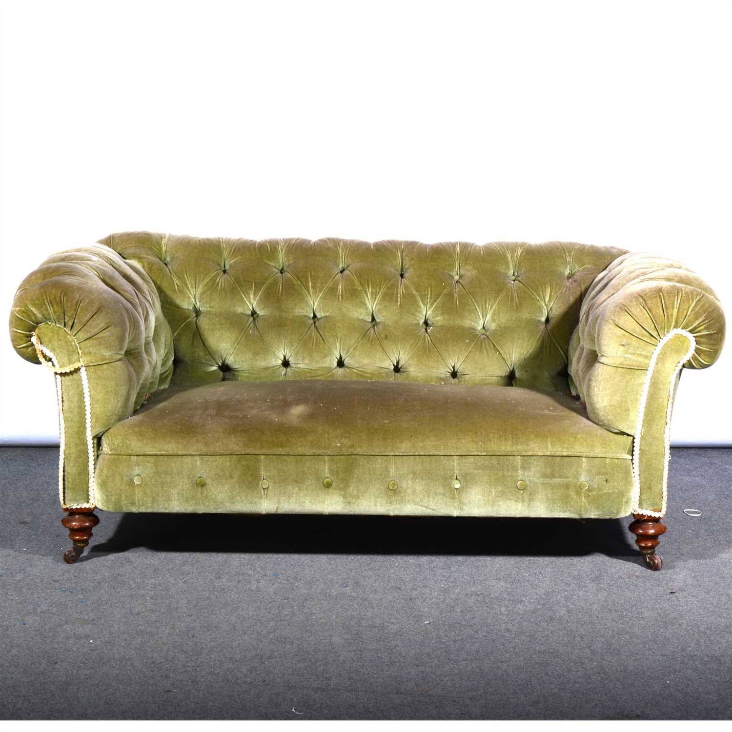 Lot 516 - A Victorian Chesterfield settee, ...