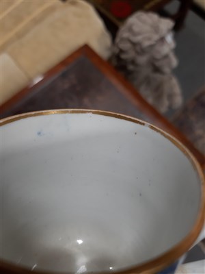 Lot 29 - A Caughley blue and white basin, ...