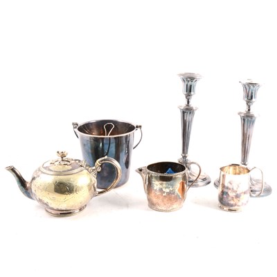 Lot 143 - A quantity of plated wares