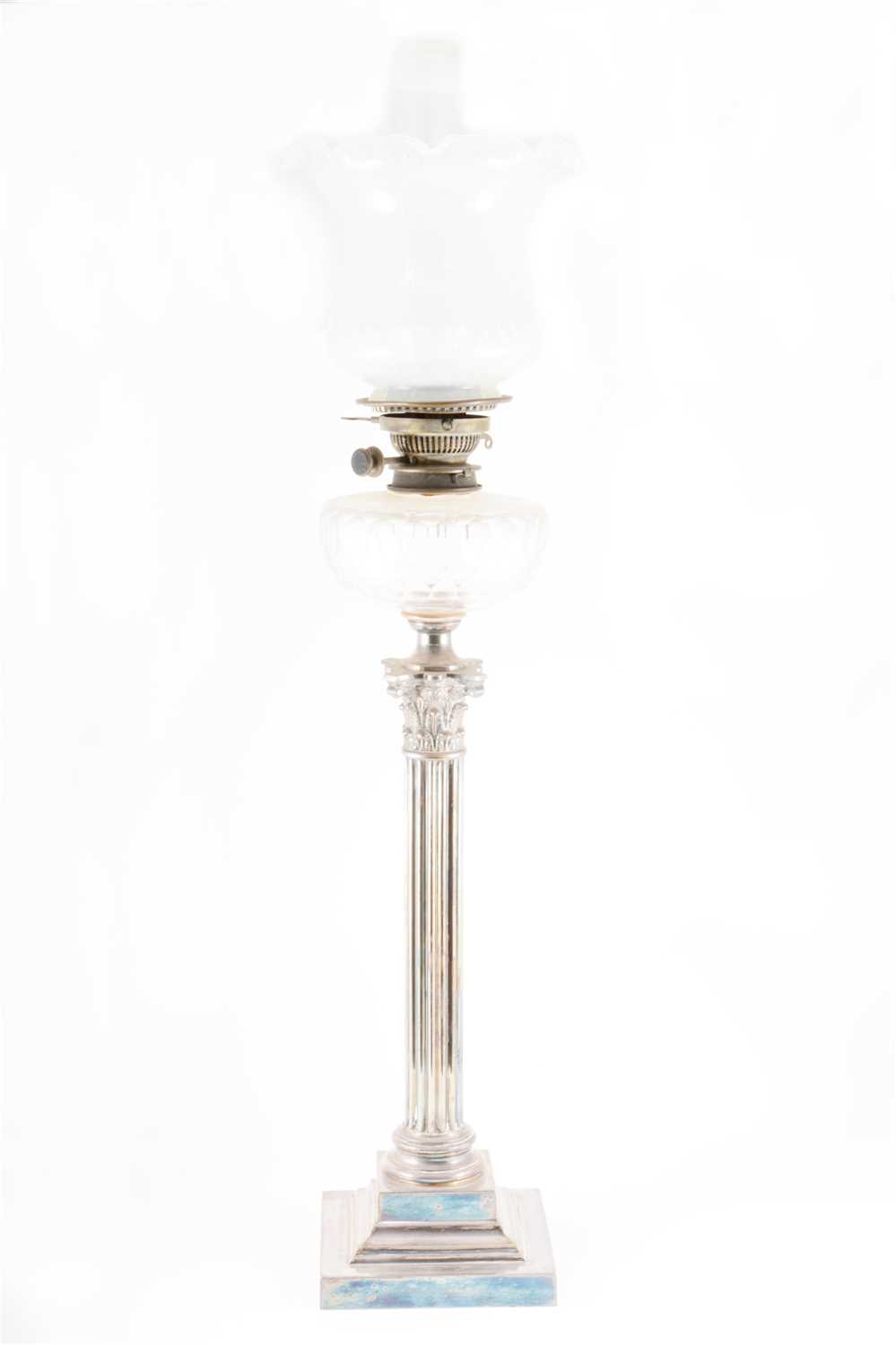Lot 114 - An Edwardian silver plated and cut glass oil lamp