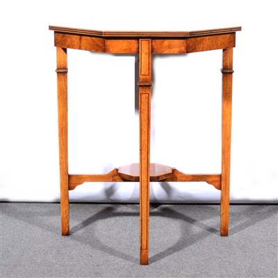 Lot 529 - Reproduction Victorian style oak and walnut occasional table