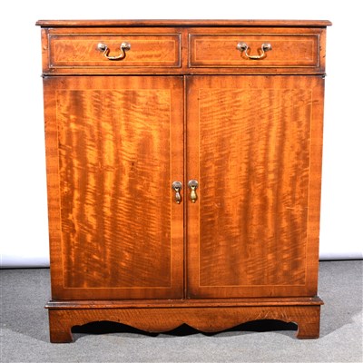 Lot 546 - Reproduction mahogany cabinet