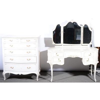 Lot 677 - White painted and gilt highlight bedroom suite