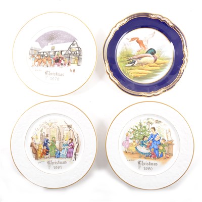 Lot 98 - A collection of Spode cabinet plates, and Worcester Christmas plates