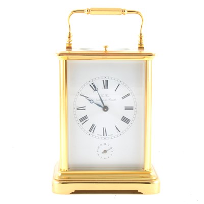 Lot 172 - An eight day reproduction carriage clock