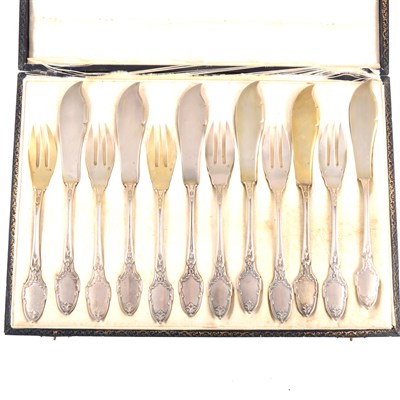 Lot 267 - A cased set of French 800 standard silver fisheaters