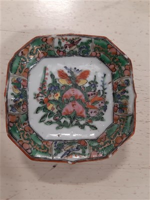 Lot 191 - A modern Chinese Canton style dinner service, decorated in famille rose enamels.