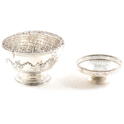 Lot 437 - A silver rose bowl and small sweet dish.