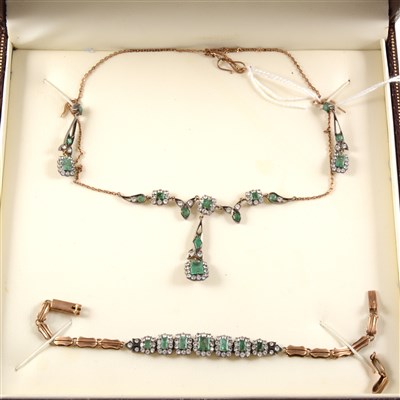 Lot 257 - A suite of emerald jewellery comprising a bracelet, necklace and pair of earrings