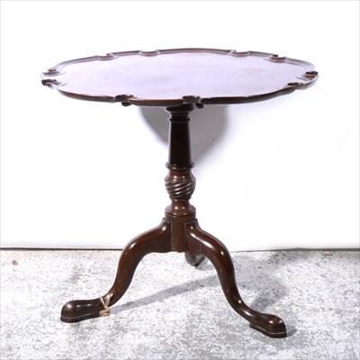 Lot 330 - George III style mahogany pedestal table