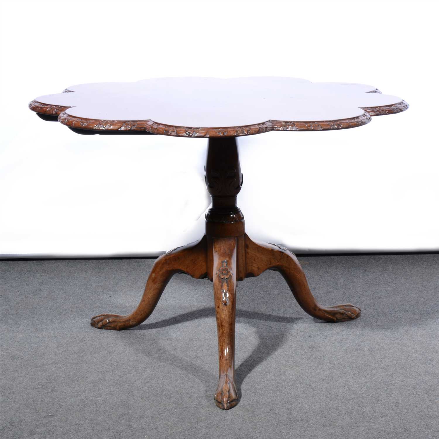 Lot 632 - A mahogany pedestal table, ...