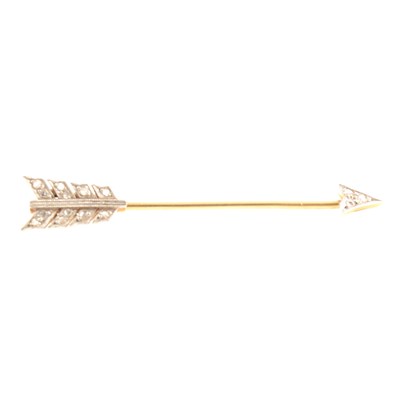 Lot 376 - A diamond arrow tie pin