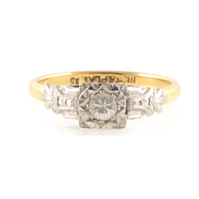 Lot 384 - A diamond solitaire ring