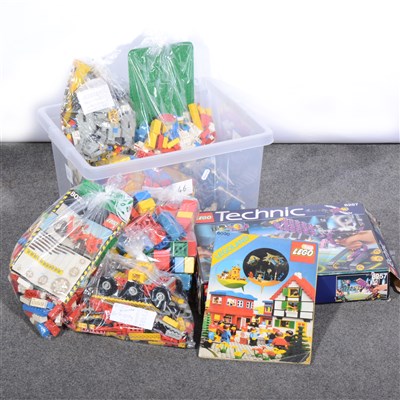 Lot 173 - Vintage Lego; a collection of loose parts/brick from Lego Space, Castles etc.