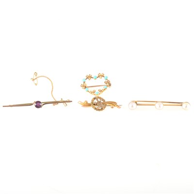 Lot 267 - Four vintage brooches.