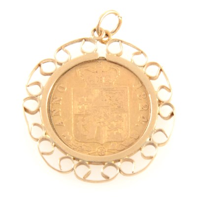 Lot 232 - A Half Sovereign pendant George IIII Shield Back 1824, in a 9 carat yellow gold mount